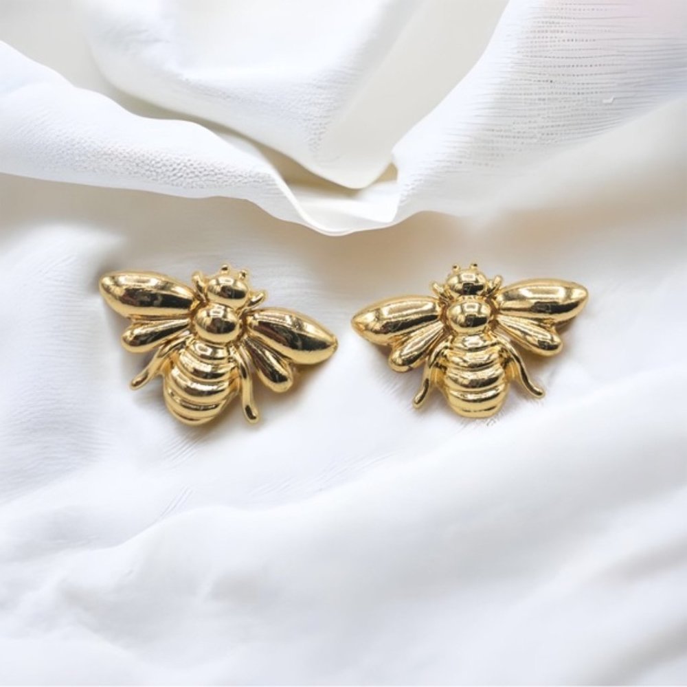 gold-tone bee studs